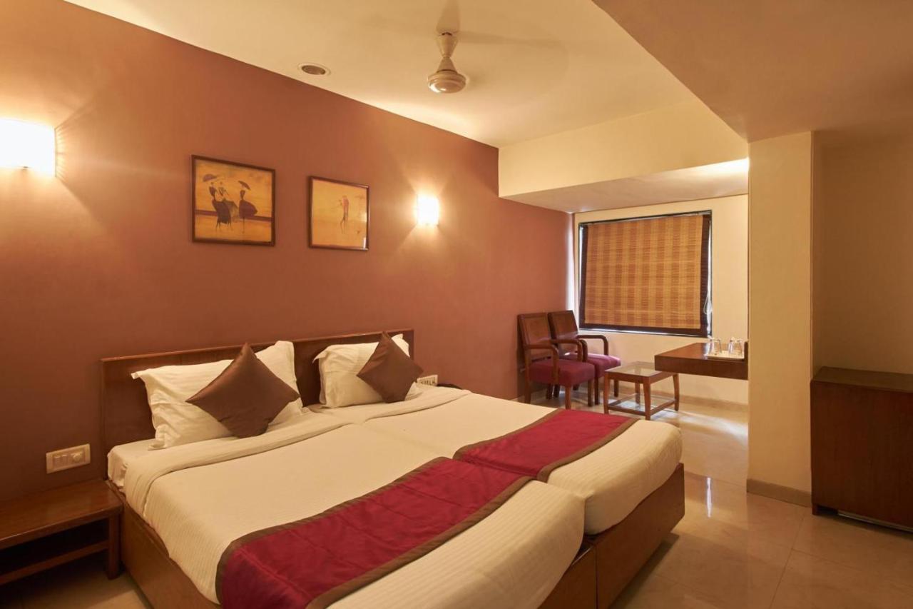 Sukh Hotel Bombay Esterno foto