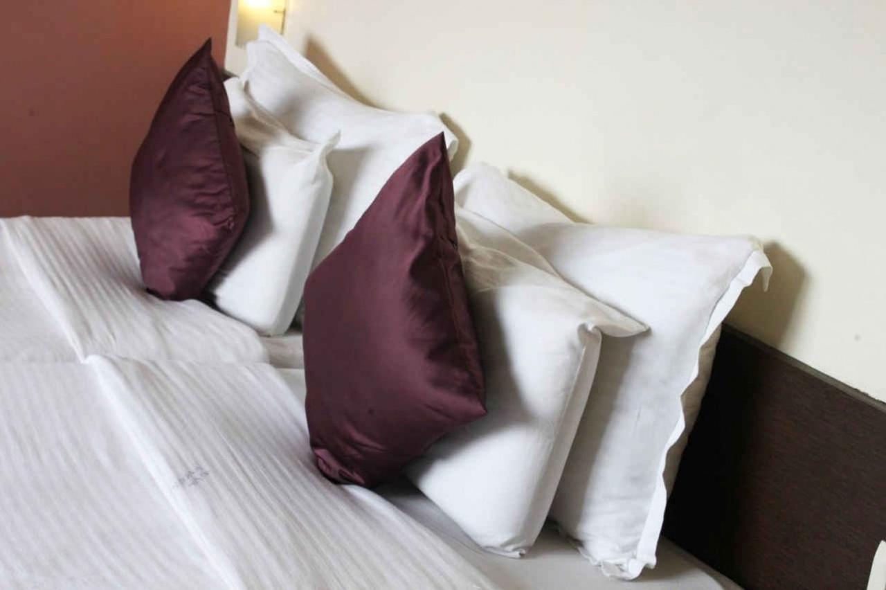 Sukh Hotel Bombay Esterno foto