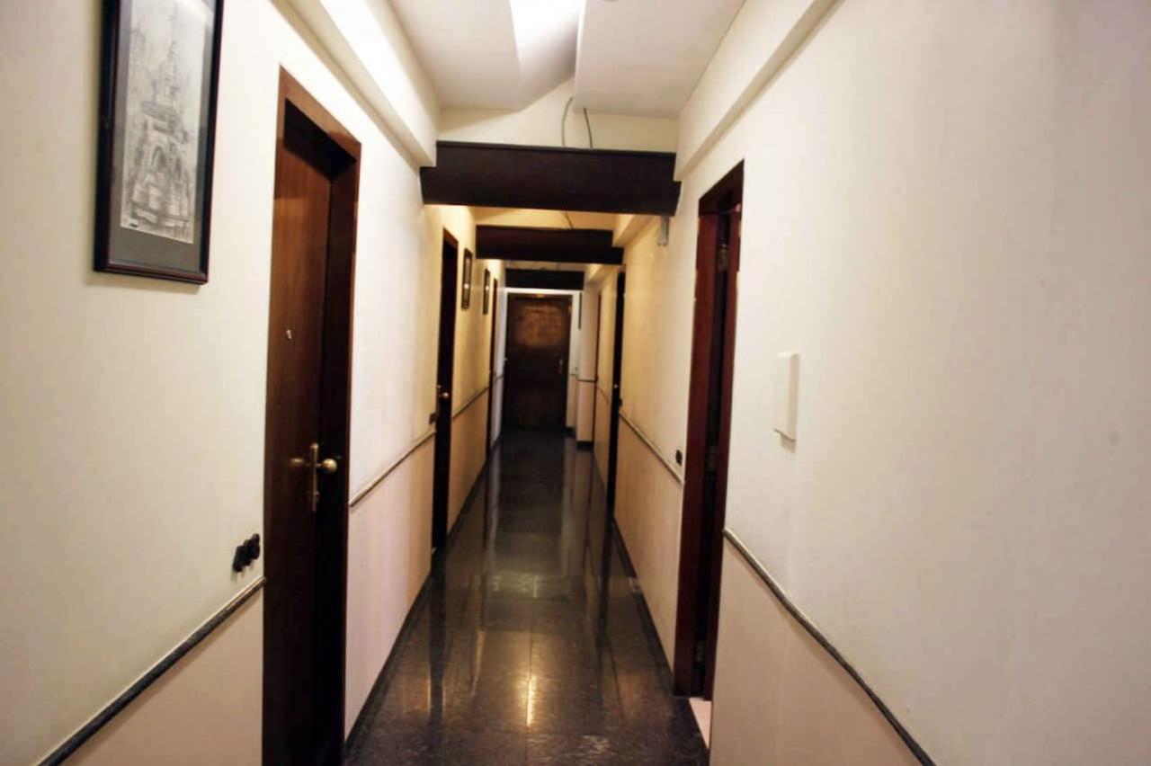 Sukh Hotel Bombay Esterno foto
