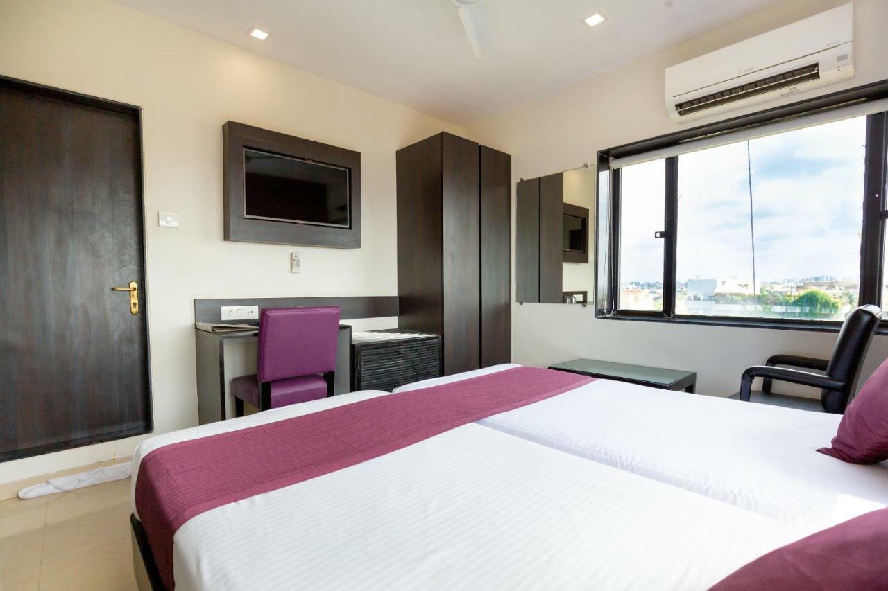 Sukh Hotel Bombay Esterno foto